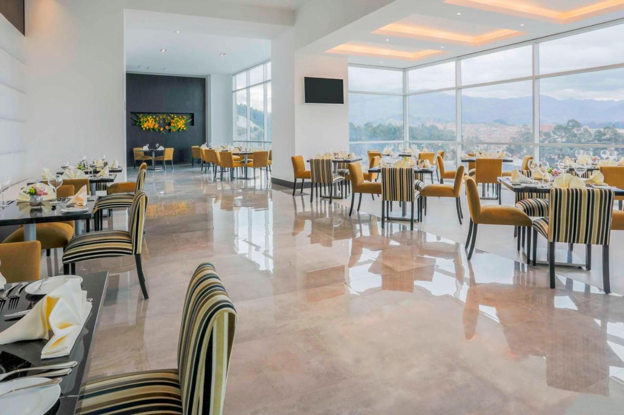 Four Points By Sheraton Cuenca Exterior foto The restaurant