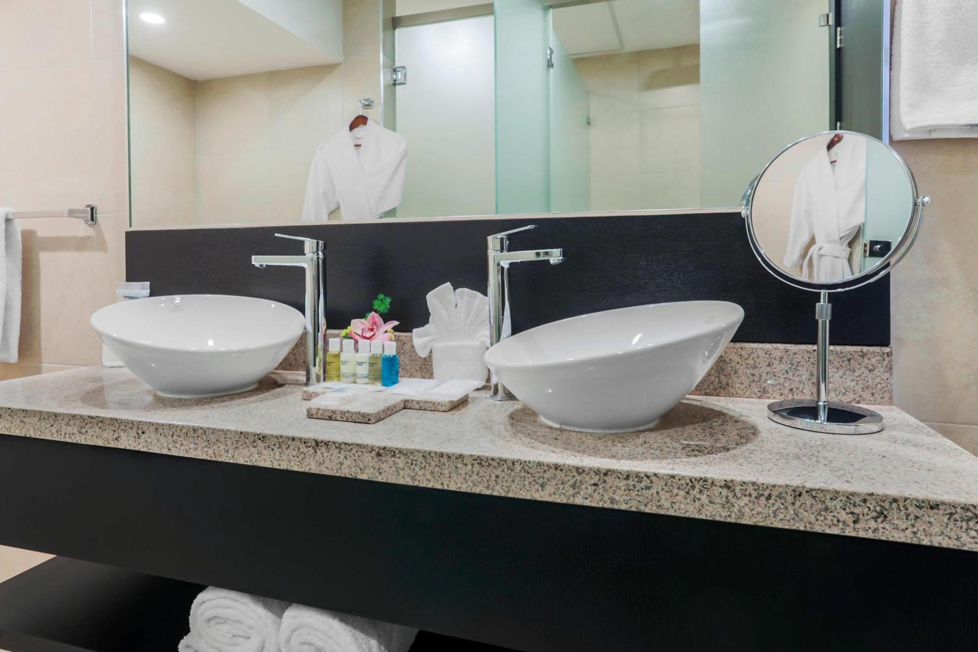 Four Points By Sheraton Cuenca Exterior foto Bathroom