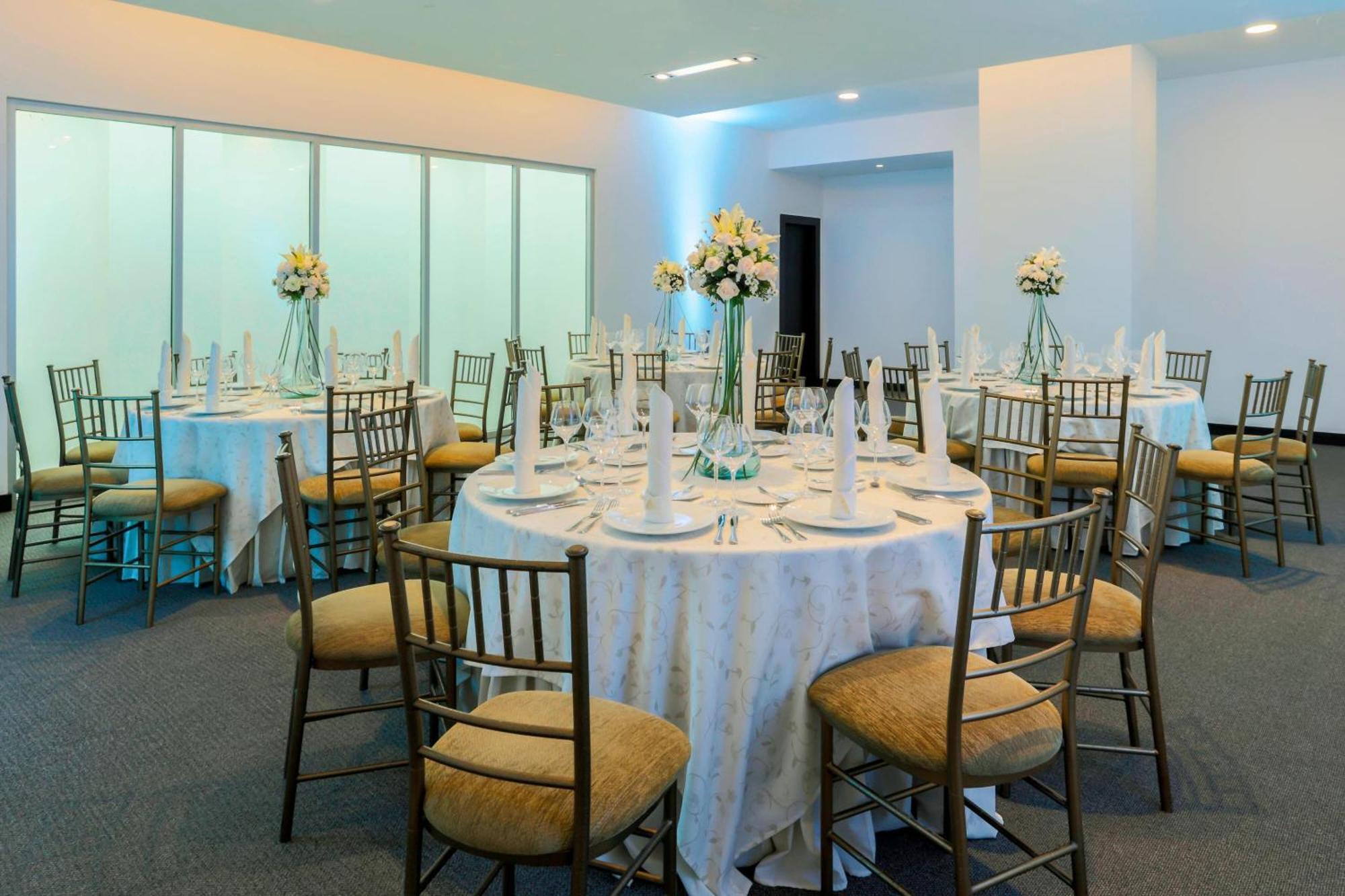 Four Points By Sheraton Cuenca Exterior foto The interior of the ballroom